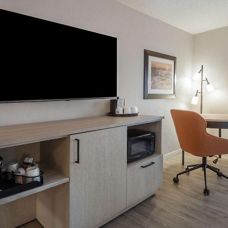 Hampton Inn & Suites By Hilton Moncton Exteriör bild