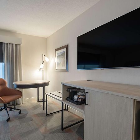Hampton Inn & Suites By Hilton Moncton Exteriör bild