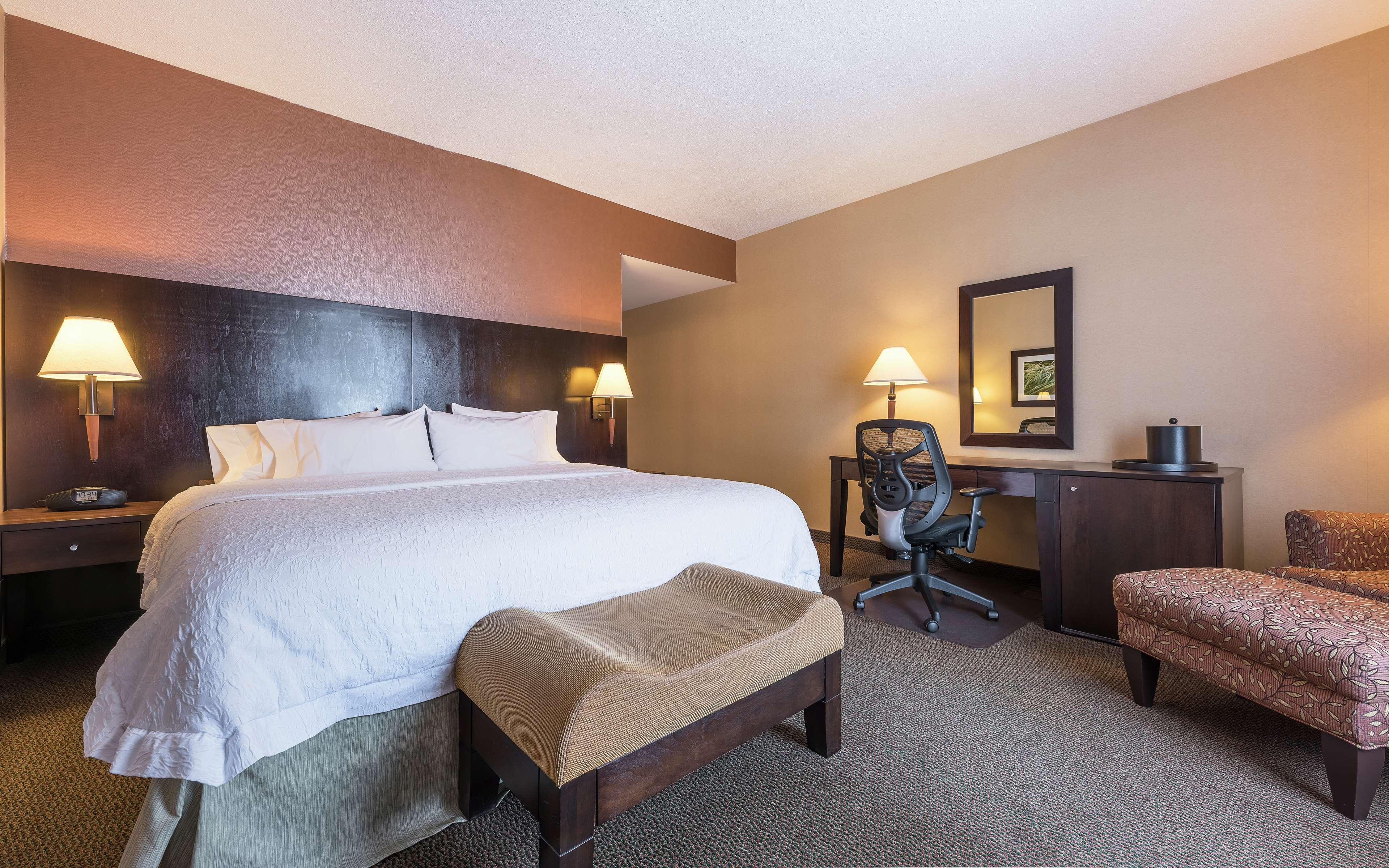 Hampton Inn & Suites By Hilton Moncton Exteriör bild