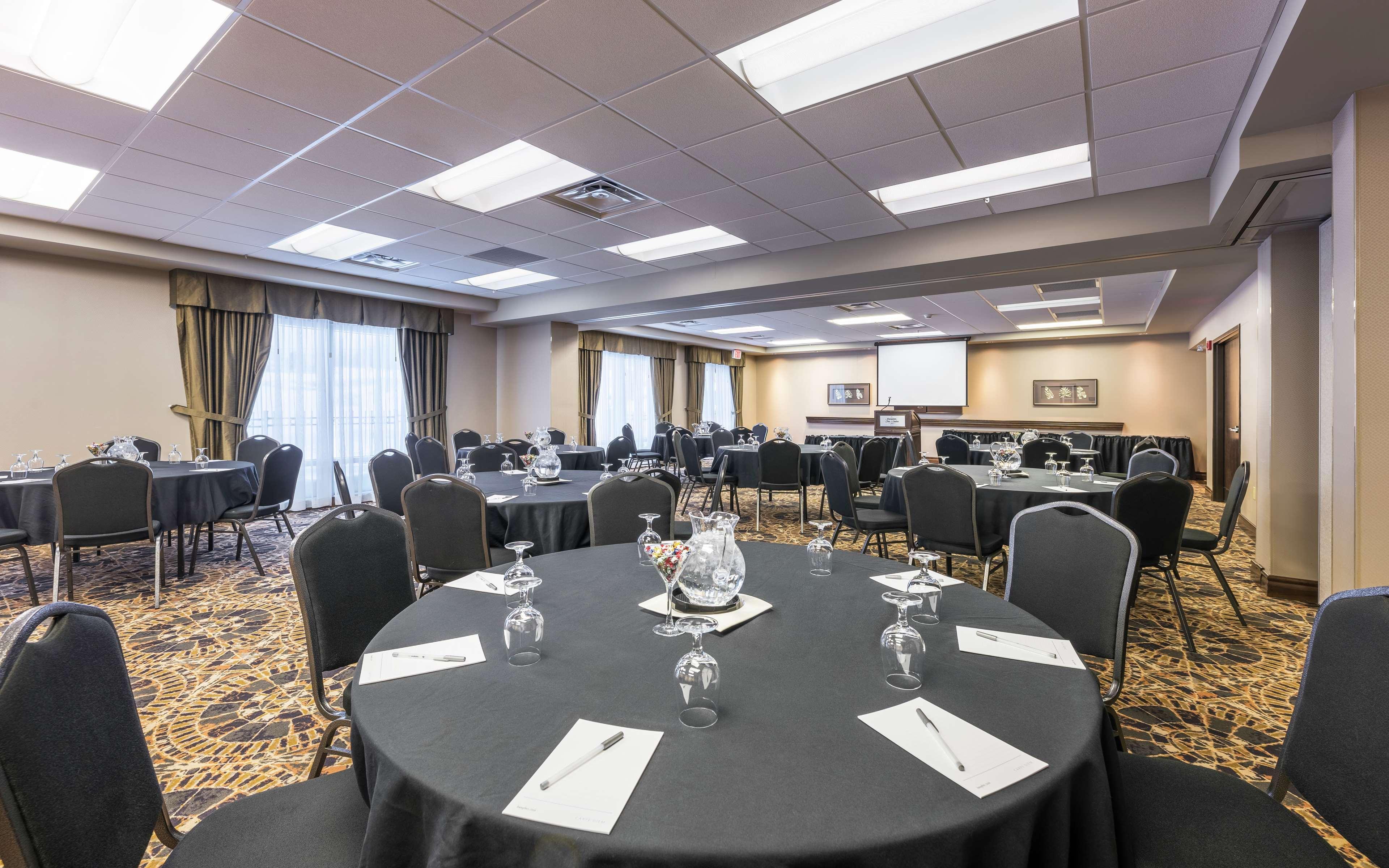 Hampton Inn & Suites By Hilton Moncton Exteriör bild