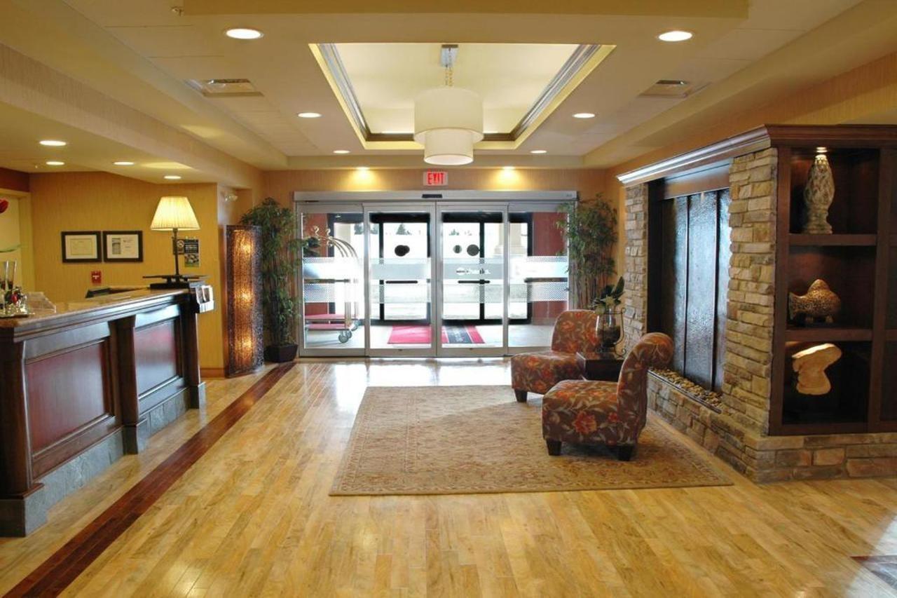 Hampton Inn & Suites By Hilton Moncton Exteriör bild