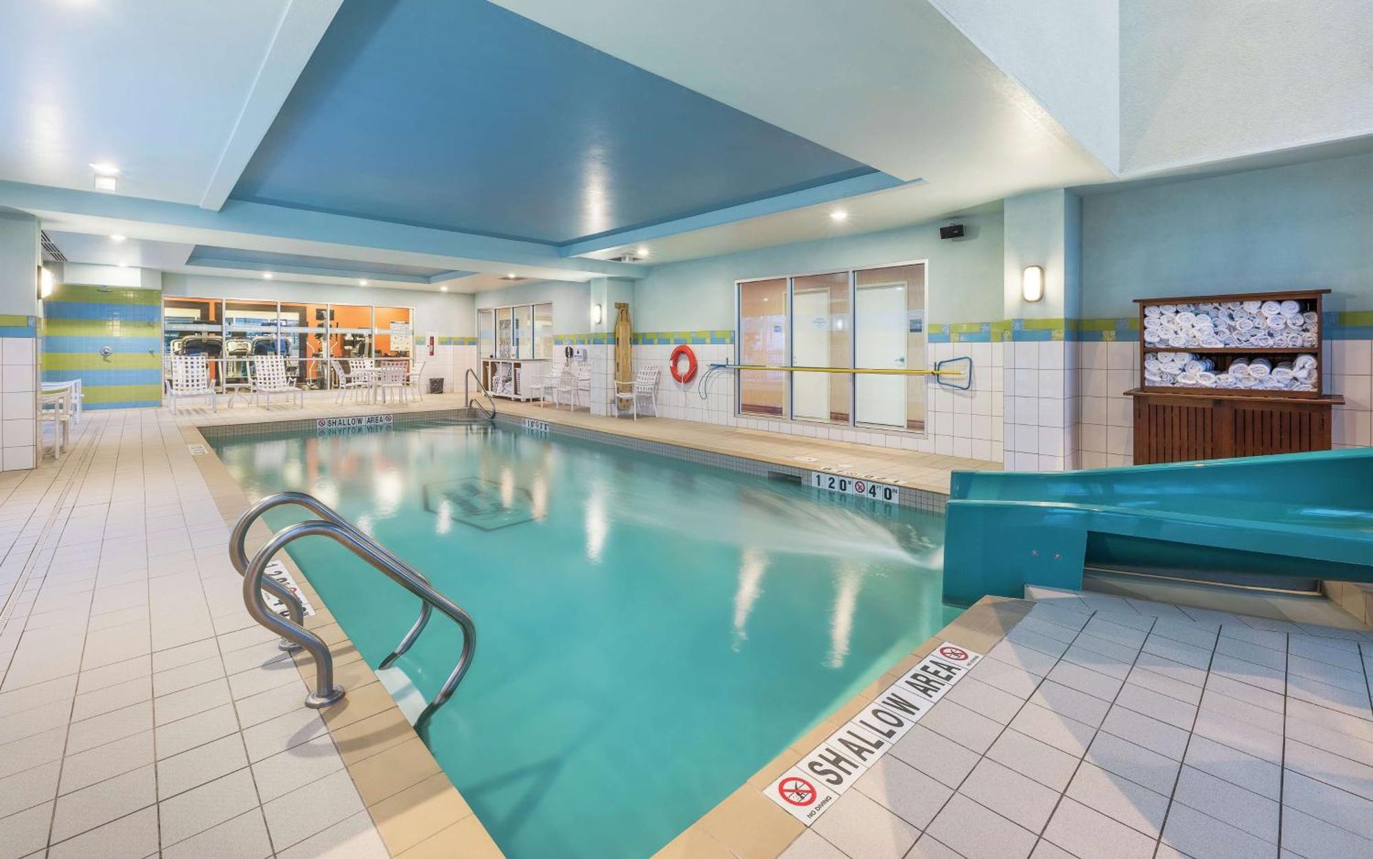 Hampton Inn & Suites By Hilton Moncton Exteriör bild