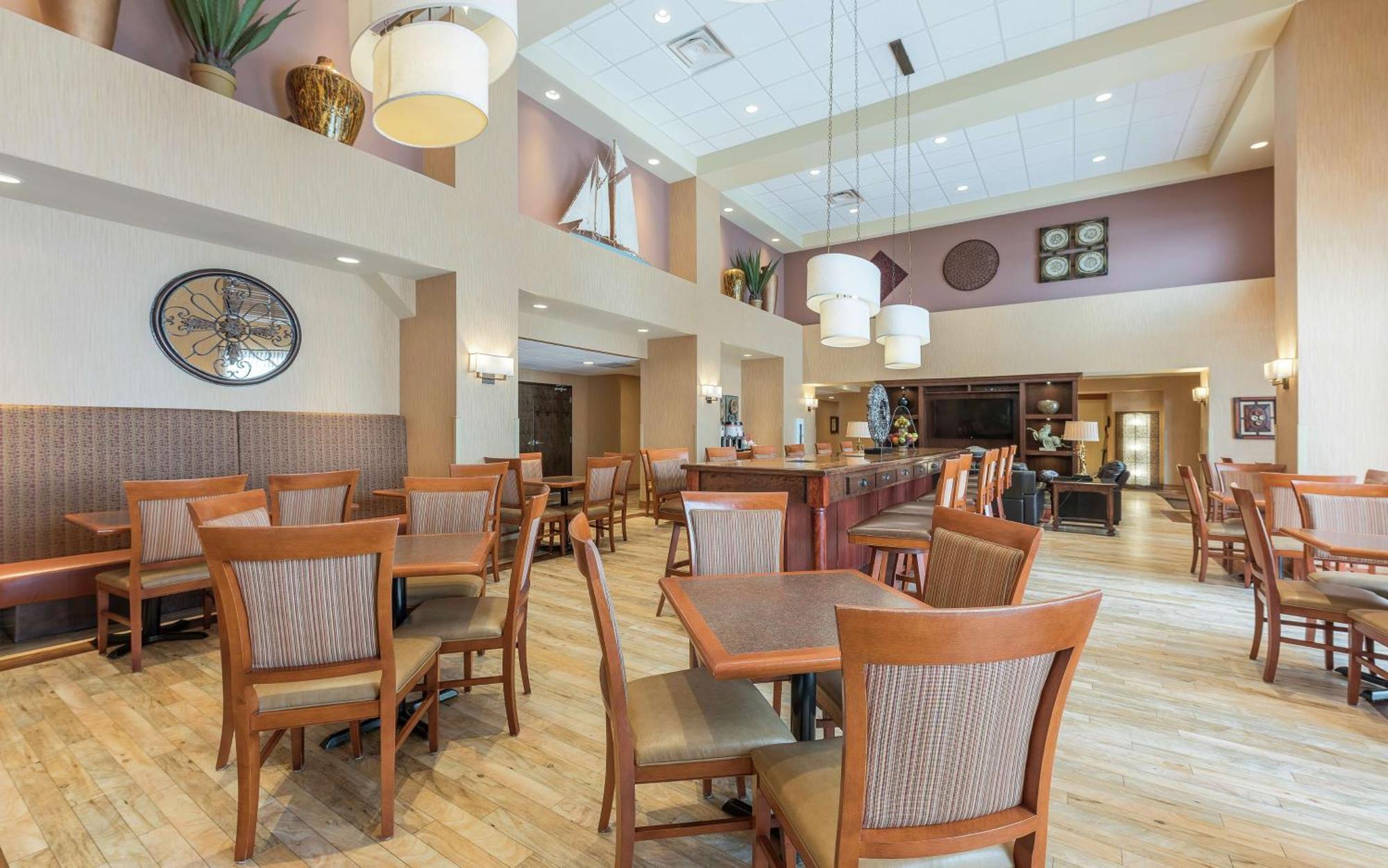 Hampton Inn & Suites By Hilton Moncton Exteriör bild