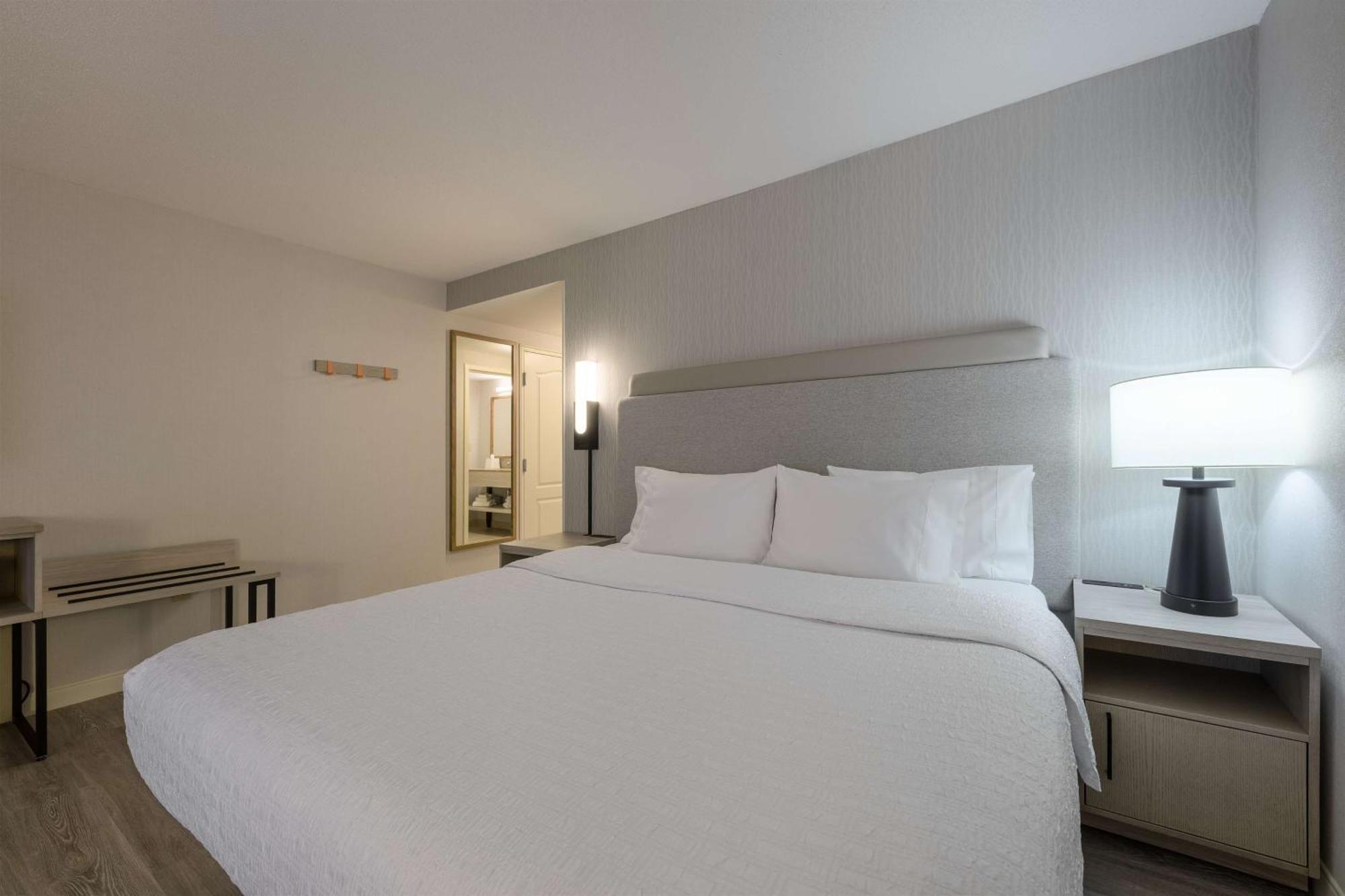 Hampton Inn & Suites By Hilton Moncton Exteriör bild