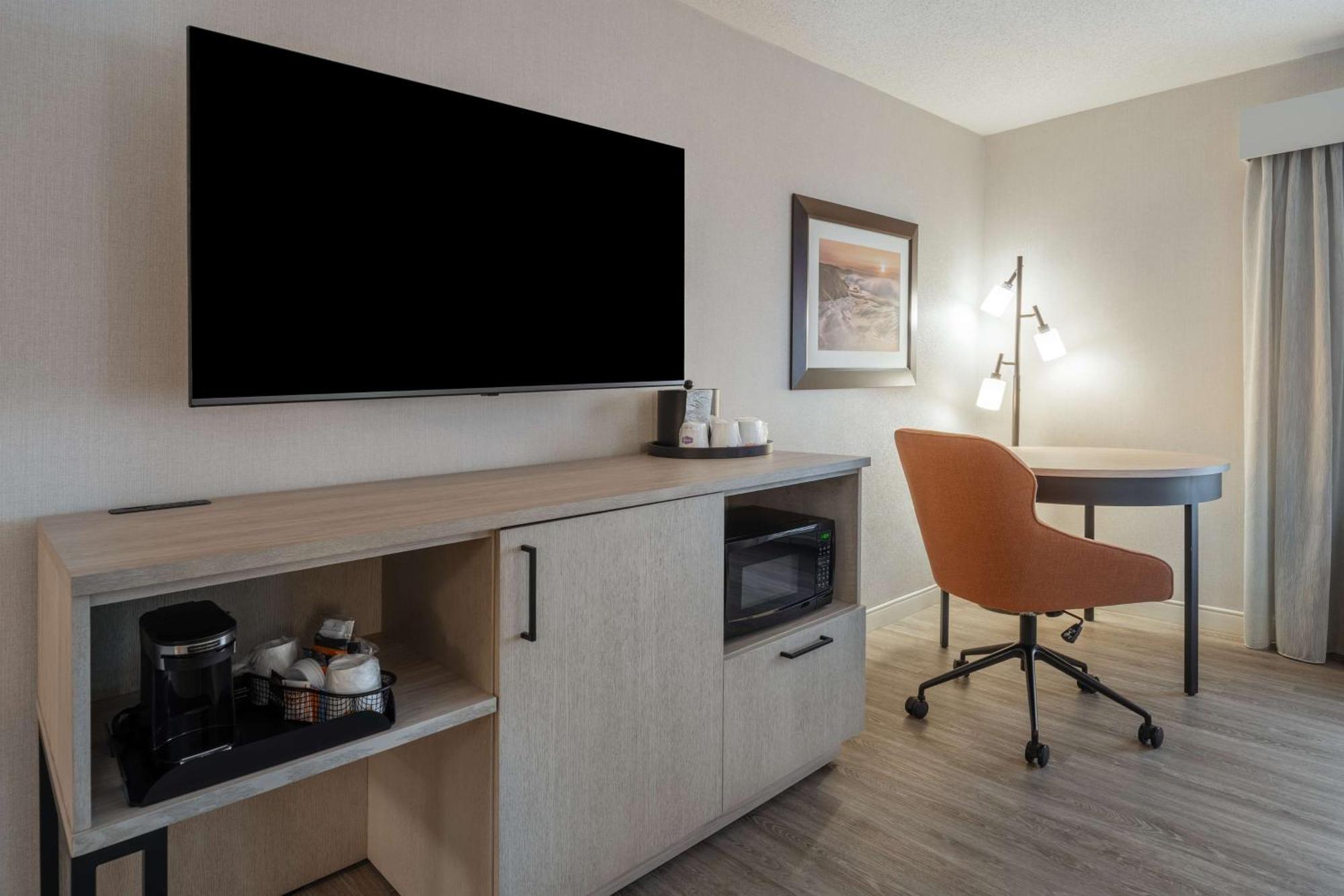 Hampton Inn & Suites By Hilton Moncton Exteriör bild
