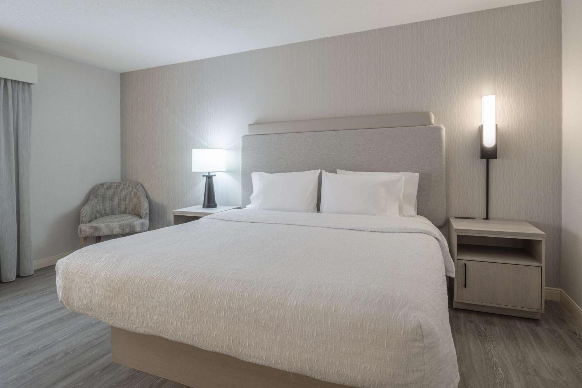 Hampton Inn & Suites By Hilton Moncton Exteriör bild