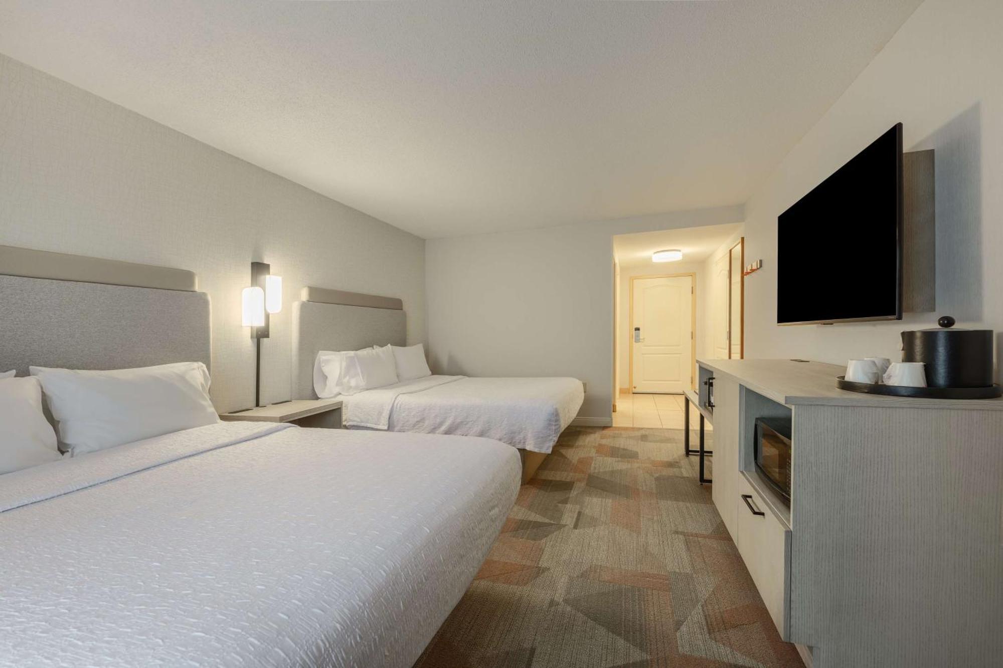 Hampton Inn & Suites By Hilton Moncton Exteriör bild