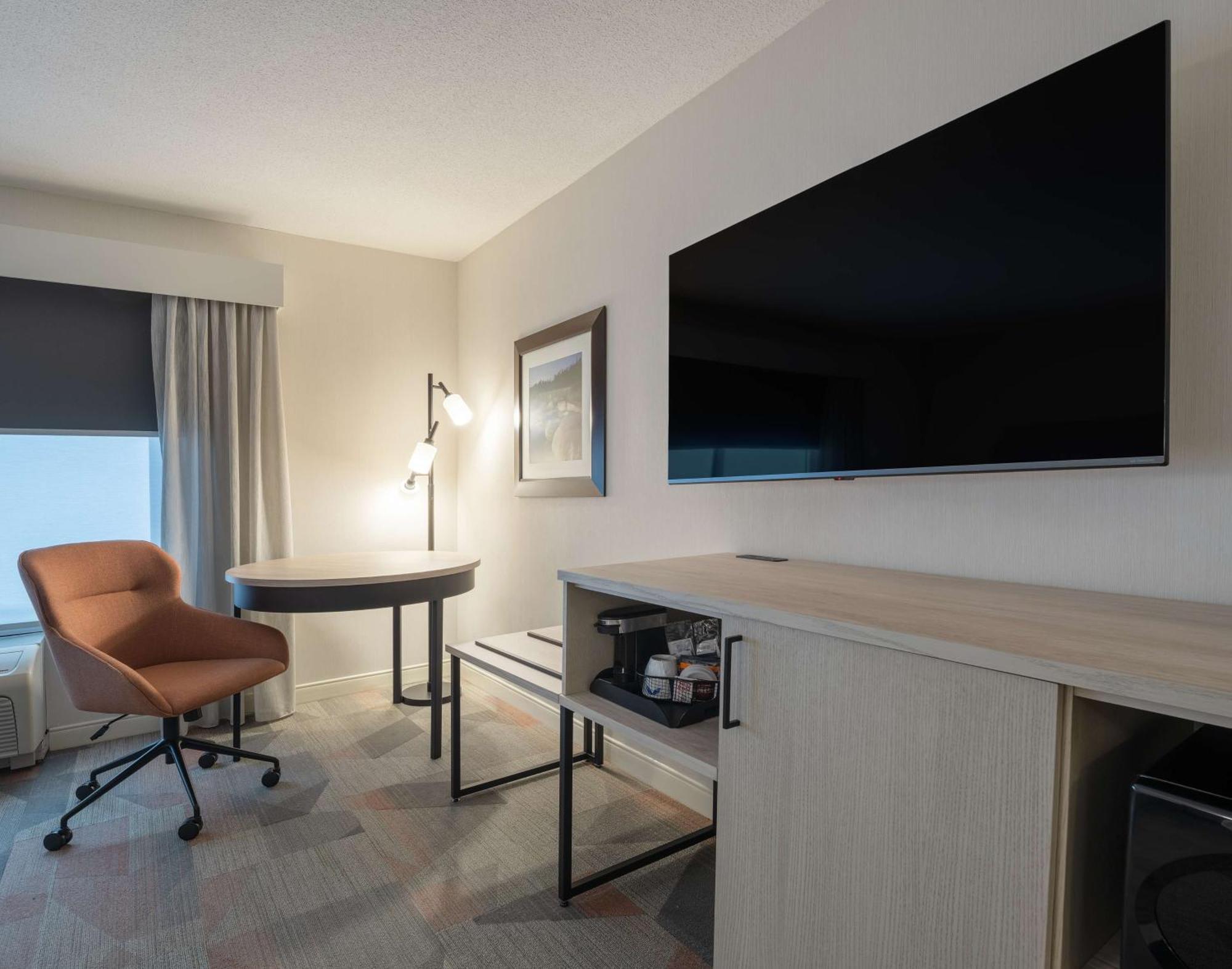 Hampton Inn & Suites By Hilton Moncton Exteriör bild