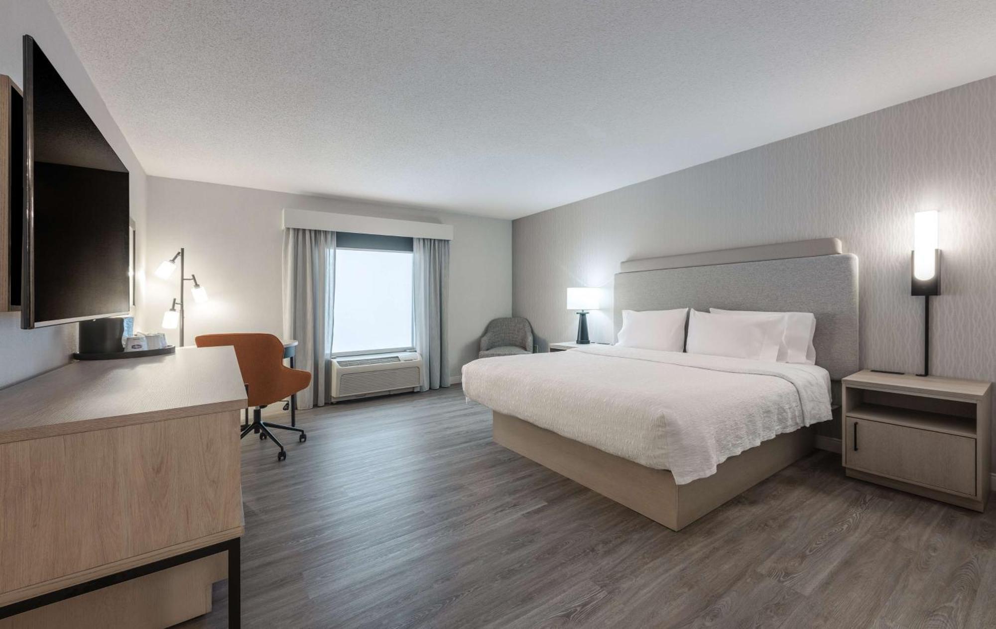 Hampton Inn & Suites By Hilton Moncton Exteriör bild