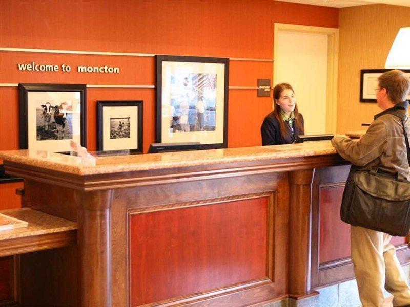 Hampton Inn & Suites By Hilton Moncton Exteriör bild