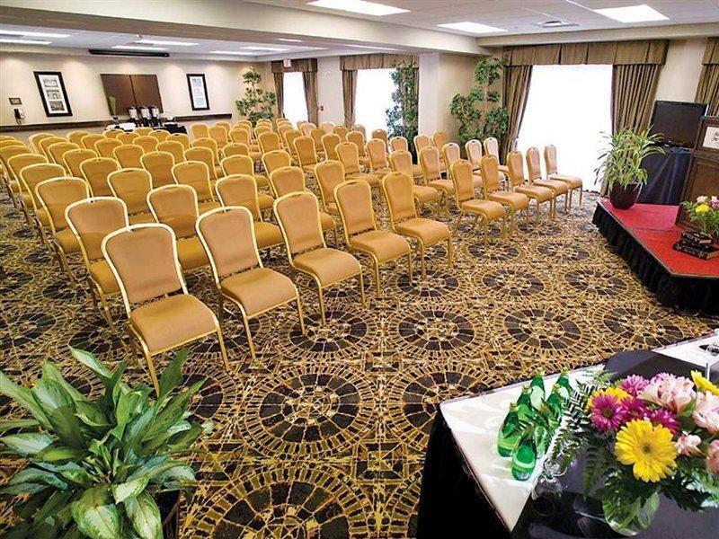 Hampton Inn & Suites By Hilton Moncton Exteriör bild