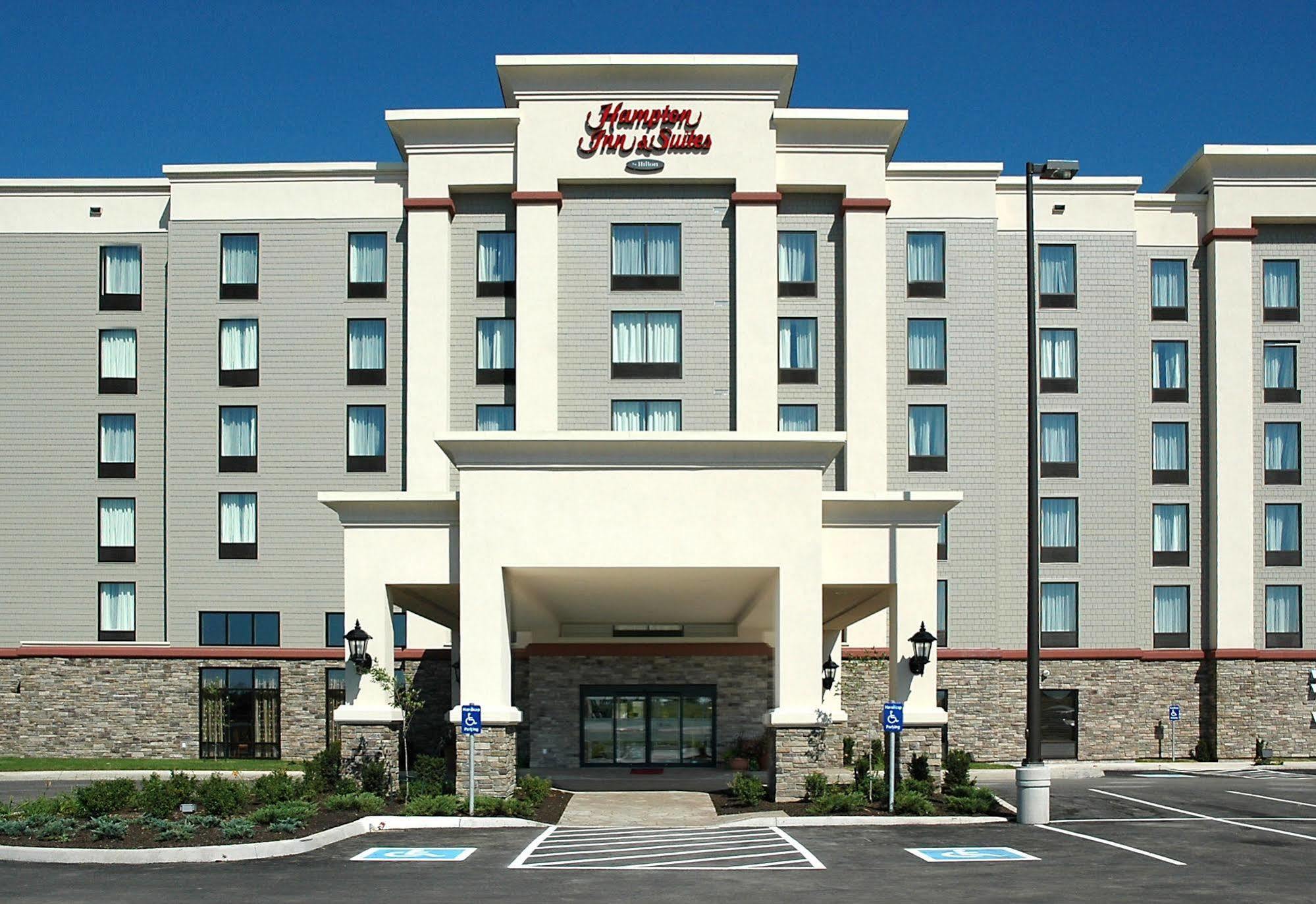 Hampton Inn & Suites By Hilton Moncton Exteriör bild