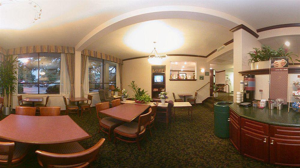 Hampton Inn & Suites By Hilton Moncton Exteriör bild
